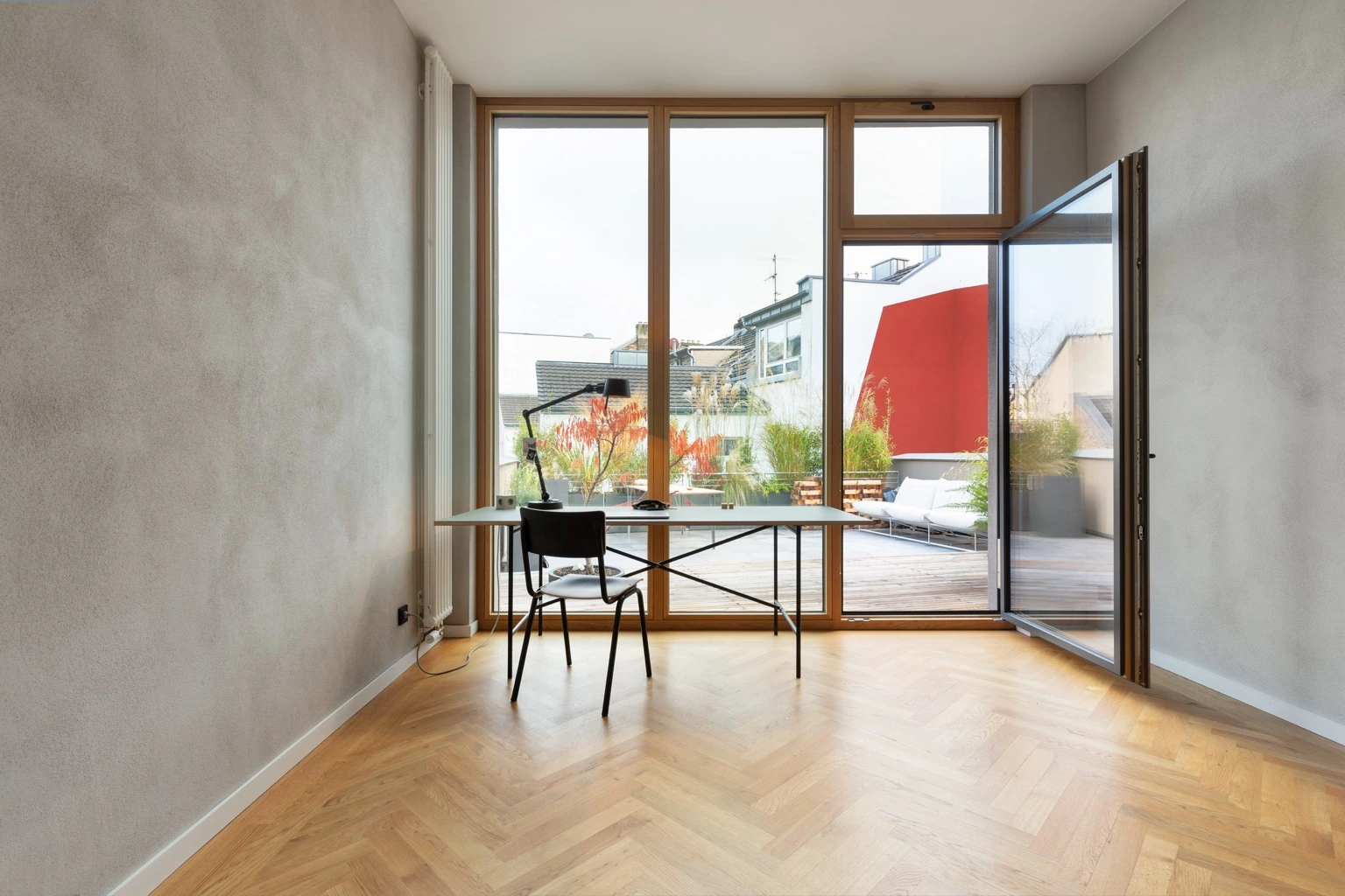 Individuell gefertigter Innenraum mit Holzrahmen
