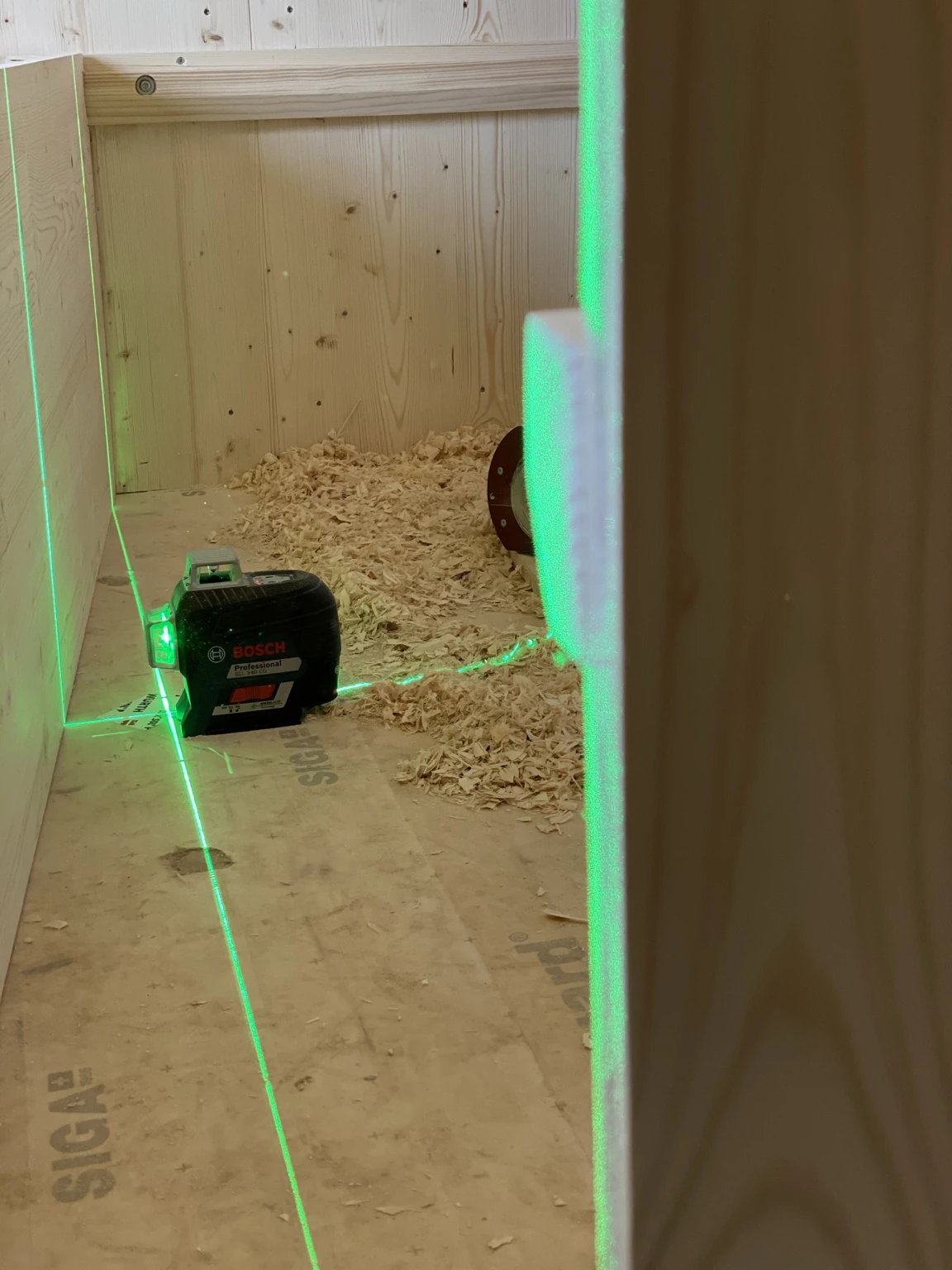 Arbeit an einem Holzobjekt
